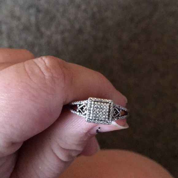 Mothers ring size 9 asking 50$ - Picture 3 of 4